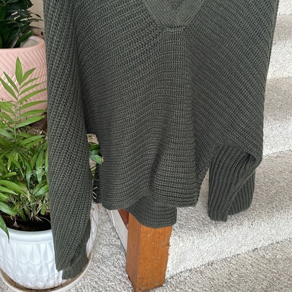 Elan Slouchy Knit Green Sweater - Picture 5 of 15